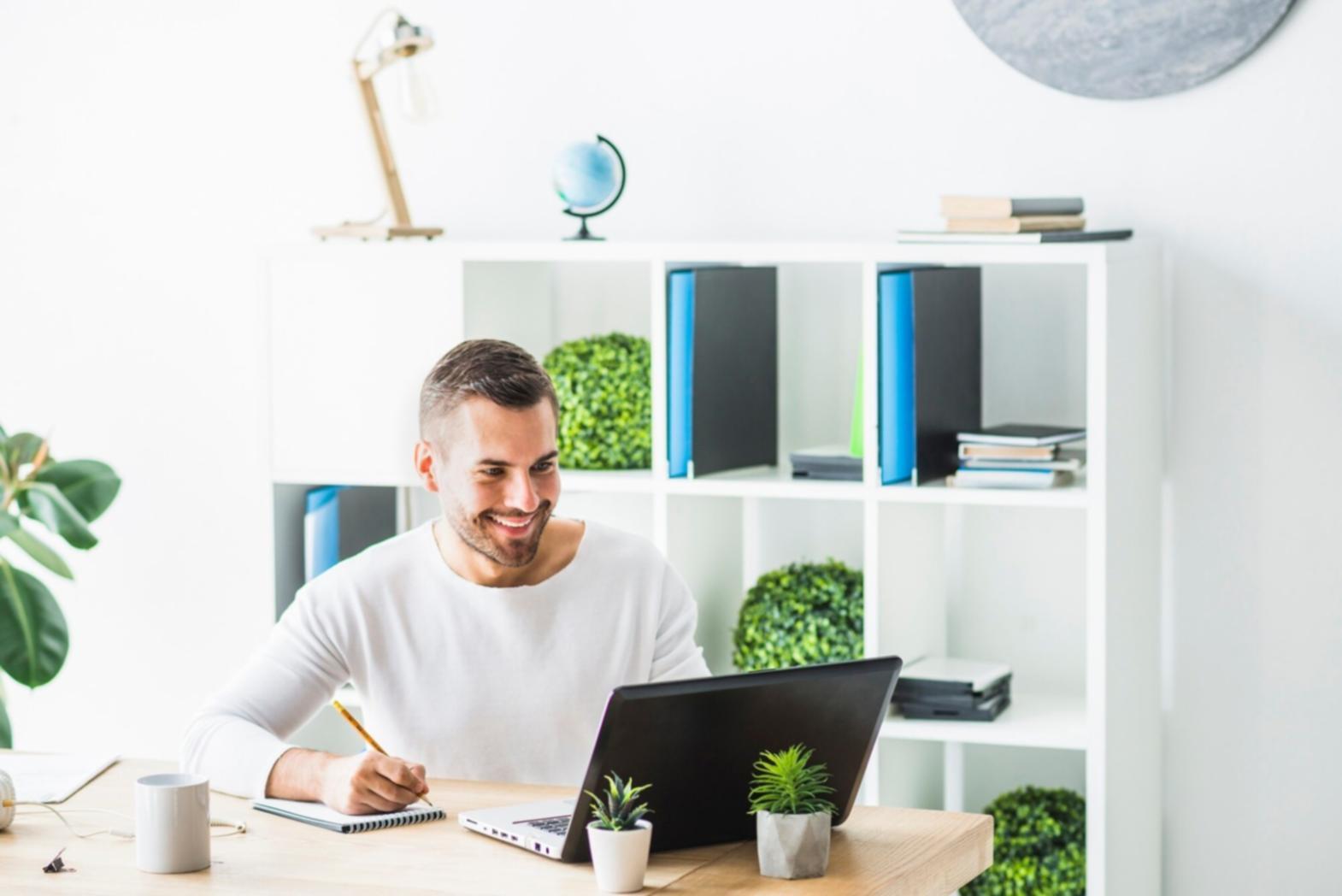 Groupe d'apprentissage collaboratif phadurelinos travaillant ensemble sur des stratégies d'allocation de capital